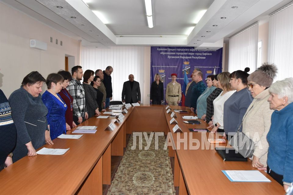 В Кировской городской Администрации четырем семьям погибших участников СВО вручили ордена Мужества В Кировской городской Администрации четырем семьям погибших участников СВО вручили ордена Мужества
