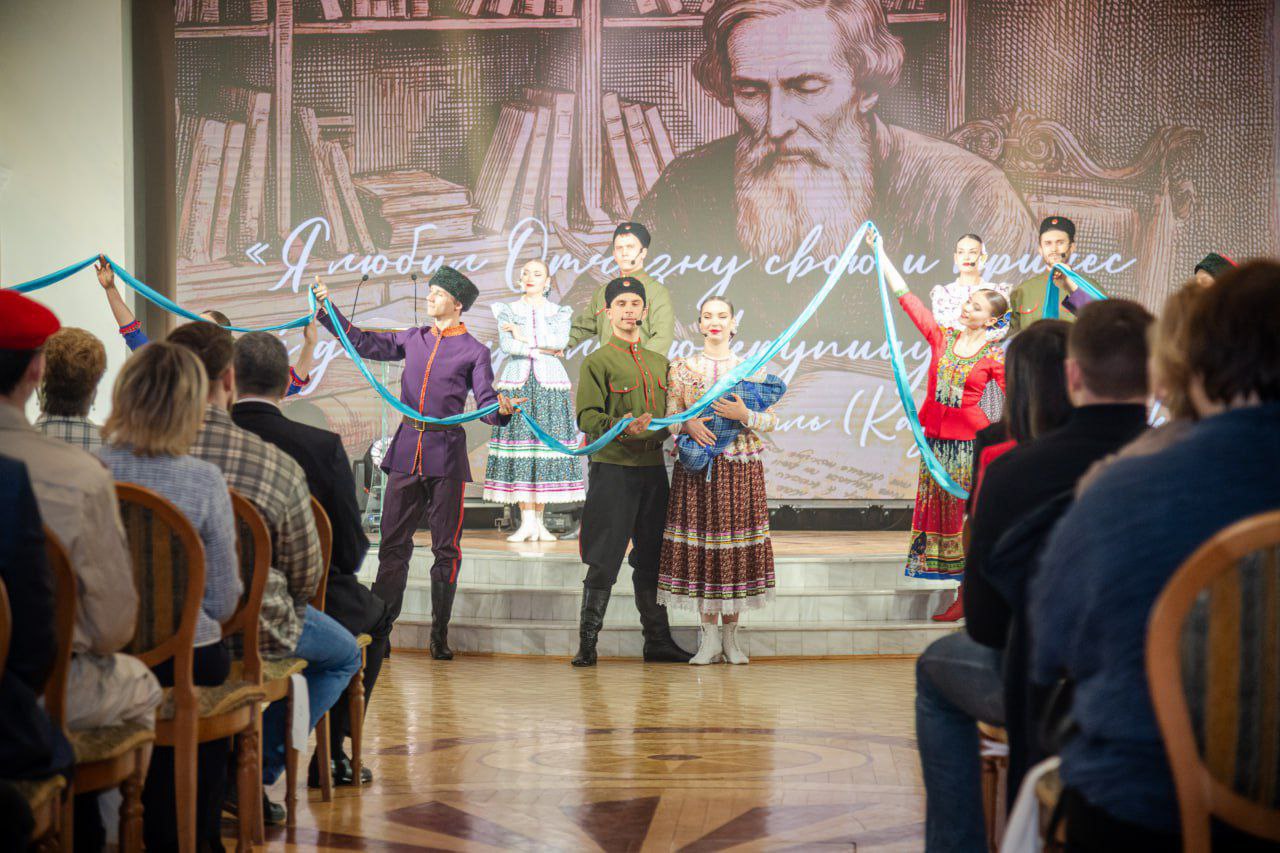 Андрей Губарев: В Луганске начался цикл мероприятий, посвященных 225-летию Владимира Даля Андрей Губарев: В Луганске начался цикл мероприятий, посвященных 225-летию Владимира Даля