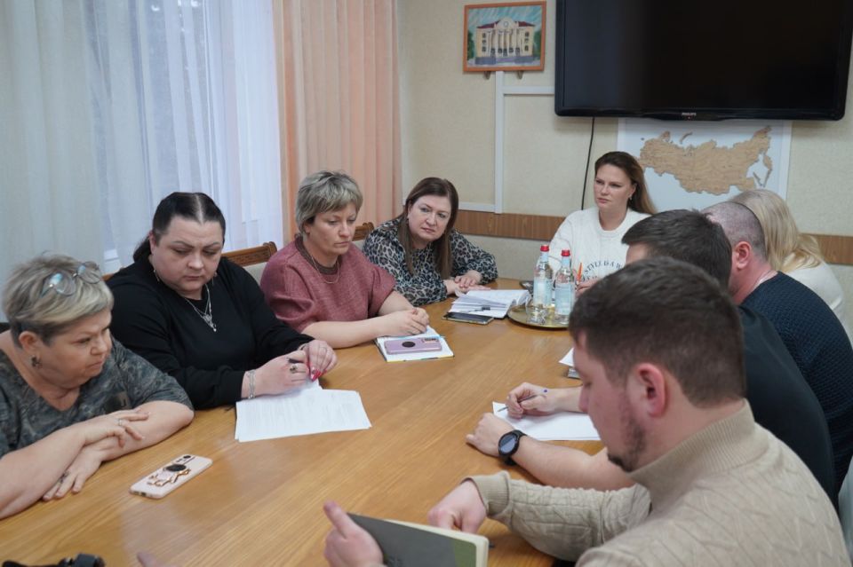 Вместе с представителями Красноярского края, ООО "Стройтехмонтаж", управления образования обсудили проведение ремонтных работ в рамках специального инфраструктурного проекта в образовательных учреждениях округа Вместе с представителями Красноярского края, ООО "Стройтехмонтаж", управления образования обсудили проведение ремонтных работ в рамках специального инфраструктурного проекта в образовательных учреждениях округа