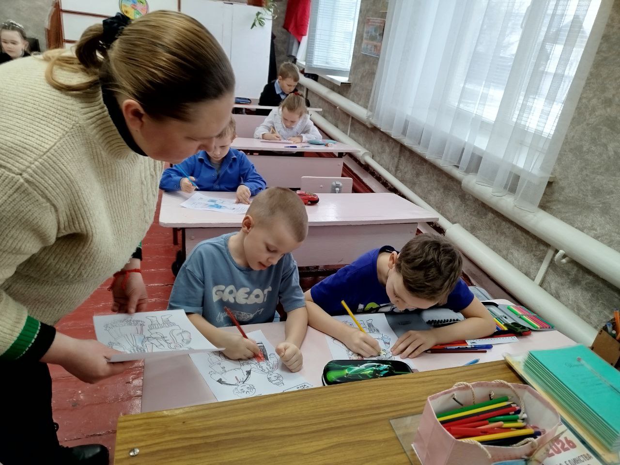 В Лотиково провели мастер-класс по декоративно-прикладному искусству для первоклассников В Лотиково провели мастер-класс по декоративно-прикладному искусству для первоклассников