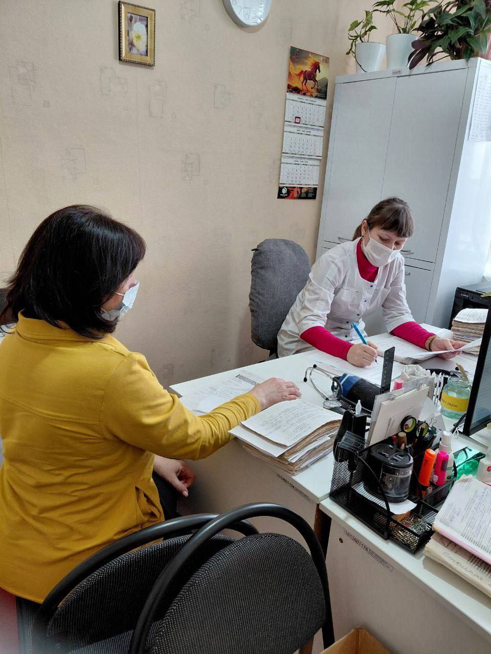 Специалисты Славяносербской ЦРБ осмотрели жителей пгт.Лотиково