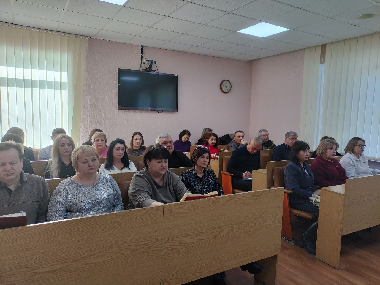 Сегодня Глава городского округа город Ровеньки Андрей Рубанцов провел плановое рабочее совещание с руководителями управлений администрации и структурных подразделений