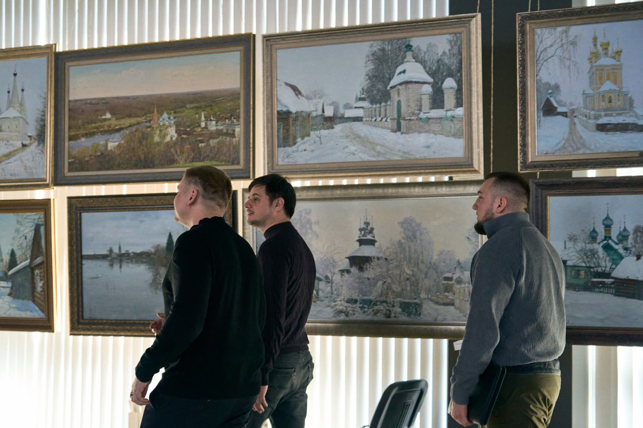 Наш мультимедийный исторический парк посетил Статс-секретарь – заместитель руководителя Федерального агентства по делам молодёжи (Росмолодёжь) Денис Валерьевич Аширов Наш мультимедийный исторический парк посетил Статс-секретарь – заместитель руководителя Федерального агентства по делам молодёжи (Росмолодёжь) Денис Валерьевич Аширов