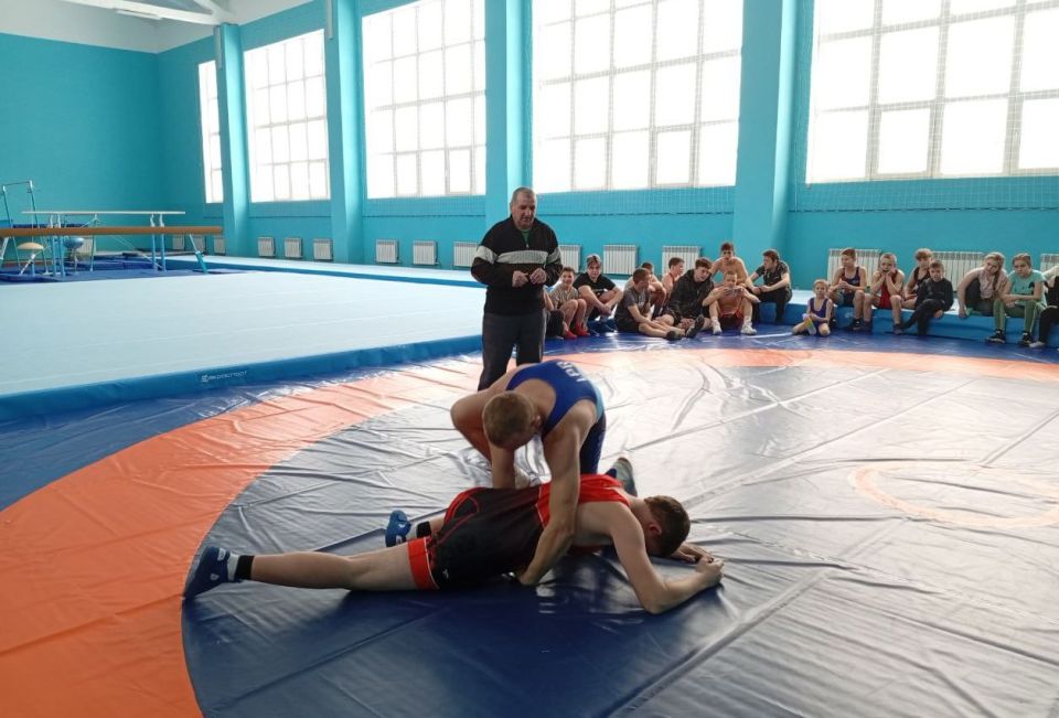 Первенство по спортивной борьбе в Лисичанской спортивной школе № 1 Первенство по спортивной борьбе в Лисичанской спортивной школе № 1