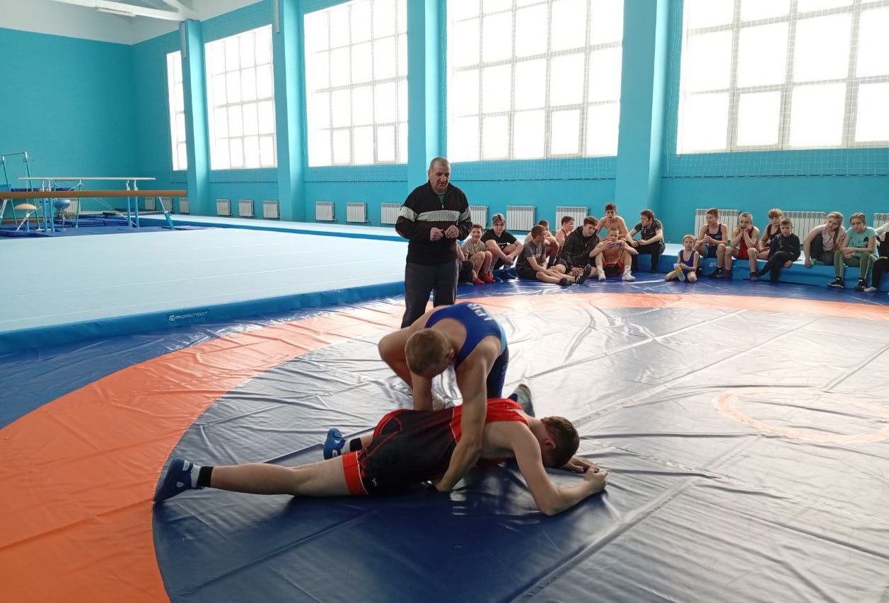 Первенство по спортивной борьбе в Лисичанской спортивной школе № 1 Первенство по спортивной борьбе в Лисичанской спортивной школе № 1