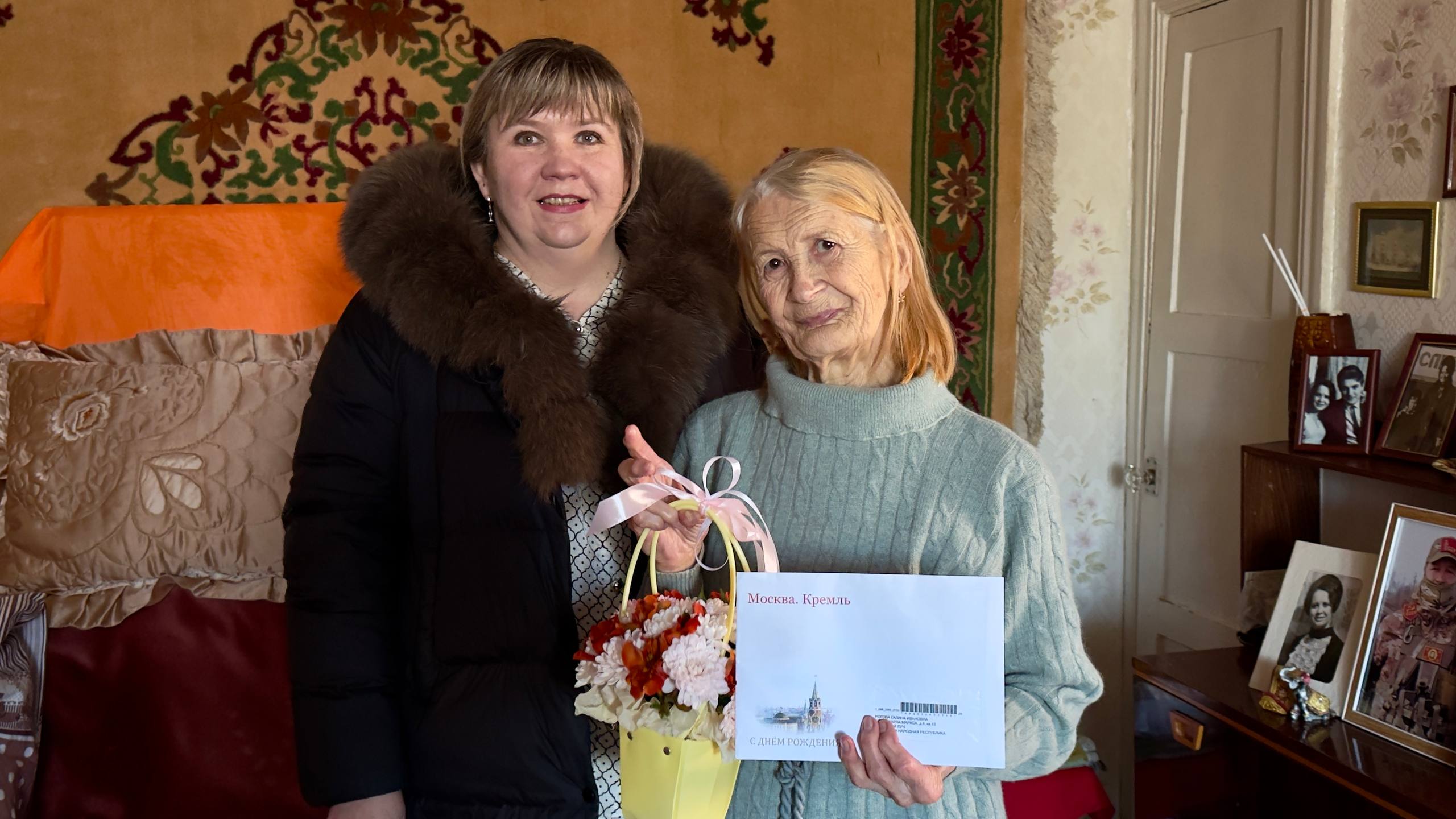 В Красном Луче поздравили с 82-летием долгожительницу города В Красном Луче поздравили с 82-летием долгожительницу города