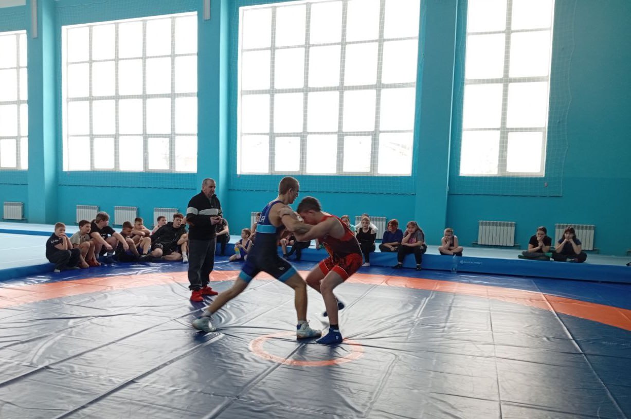 Первенство по спортивной борьбе в Лисичанской спортивной школе № 1 Первенство по спортивной борьбе в Лисичанской спортивной школе № 1