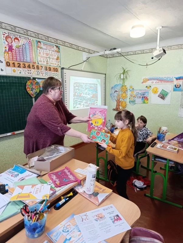 ГБОУ ЛНР " СЛСШ с Передельское " с лекцией "Телефон доверия" посетила специалист по социальной работе Станично - Луганского филиала ГКУ ЛНР "Семейный центр" Хафизова Елена Валерьевна ГБОУ ЛНР " СЛСШ с Передельское " с лекцией "Телефон доверия" посетила специалист по социальной работе Станично - Луганского филиала ГКУ ЛНР "Семейный центр" Хафизова Елена Валерьевна