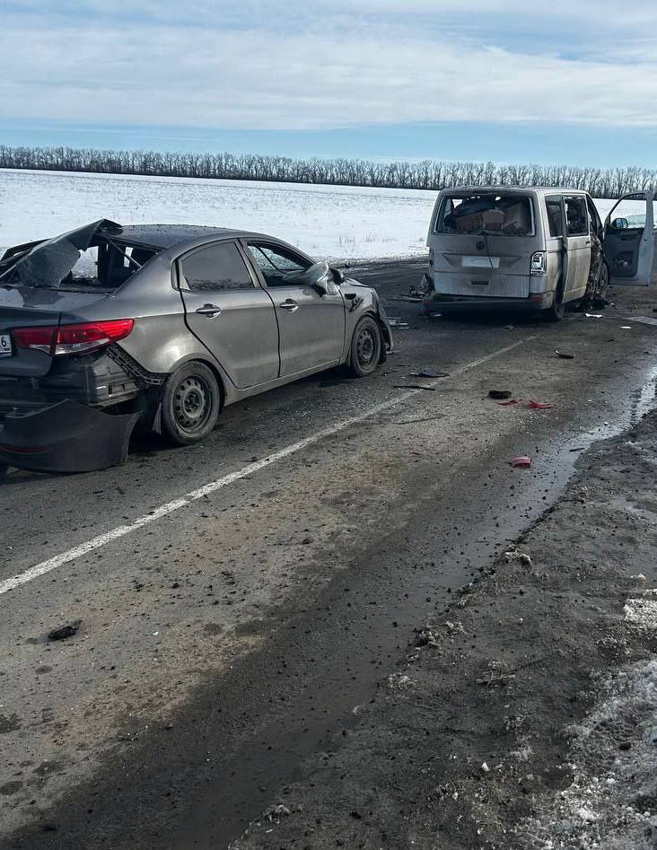 Сегодня вечером в Марковском муниципальном округе беспилотник ВСУ атаковал автомобили волонтеров, которые привезли в республику гуманитарную помощь