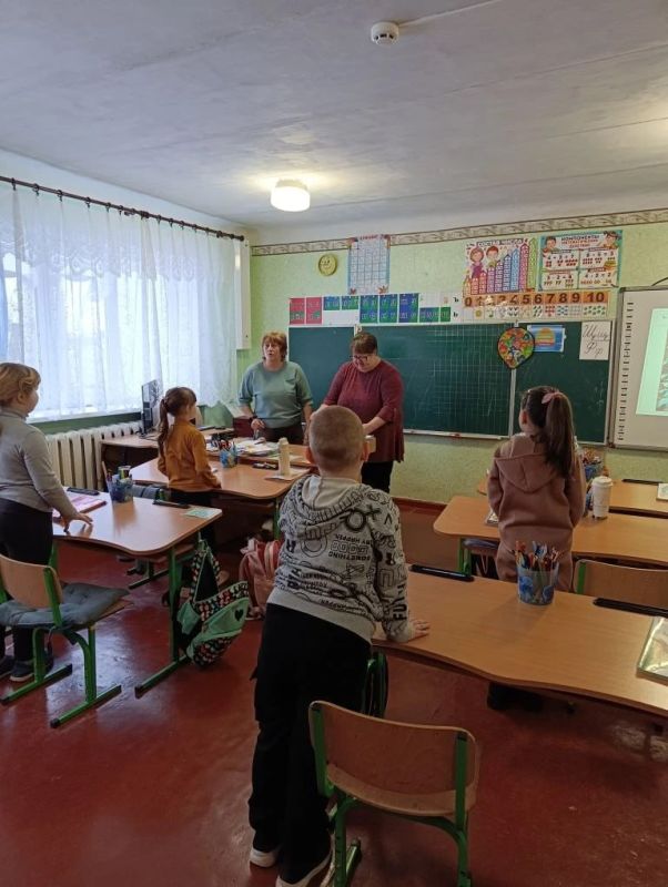 ГБОУ ЛНР " СЛСШ с Передельское " с лекцией "Телефон доверия" посетила специалист по социальной работе Станично - Луганского филиала ГКУ ЛНР "Семейный центр" Хафизова Елена Валерьевна ГБОУ ЛНР " СЛСШ с Передельское " с лекцией "Телефон доверия" посетила специалист по социальной работе Станично - Луганского филиала ГКУ ЛНР "Семейный центр" Хафизова Елена Валерьевна