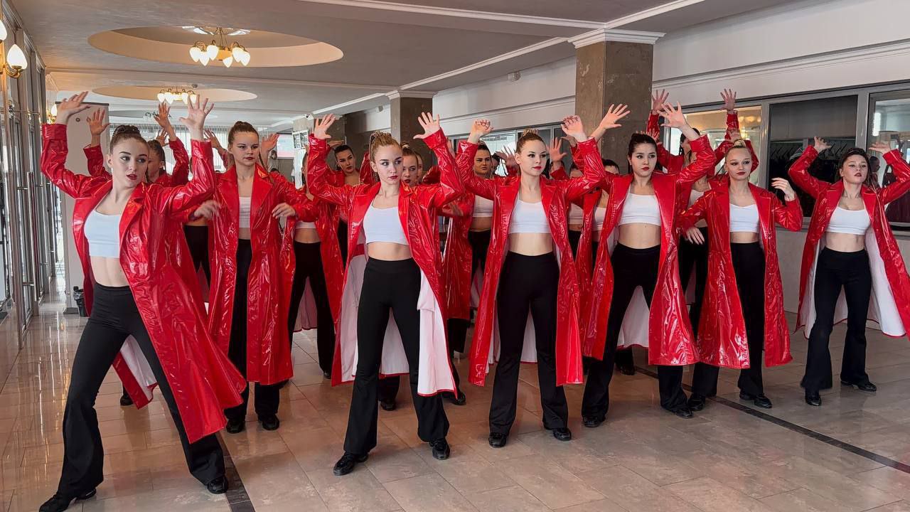 Танцевальный коллектив "XXI век" из 21 школы под руководством хореографа Кристины Казейкиной продемонстрировал свои таланты на республиканском конкурсе "Танцы+" Танцевальный коллектив "XXI век" из 21 школы под руководством хореографа Кристины Казейкиной продемонстрировал свои таланты на республиканском конкурсе "Танцы+"