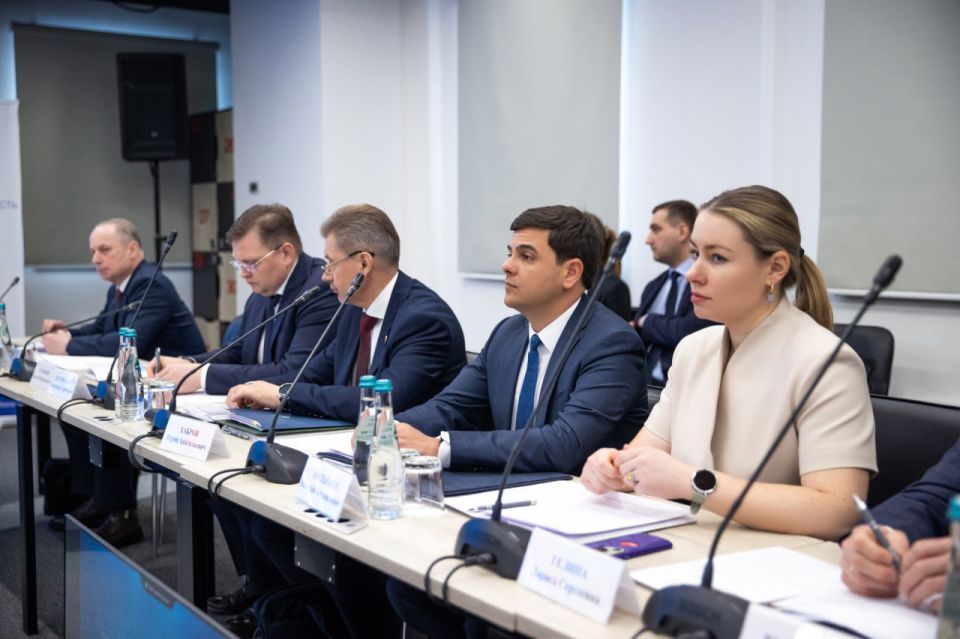 Первое выездное заседание попечительского совета фонда "Защитники Отечества" прошло в подмосковном Реутово Первое выездное заседание попечительского совета фонда "Защитники Отечества" прошло в подмосковном Реутово