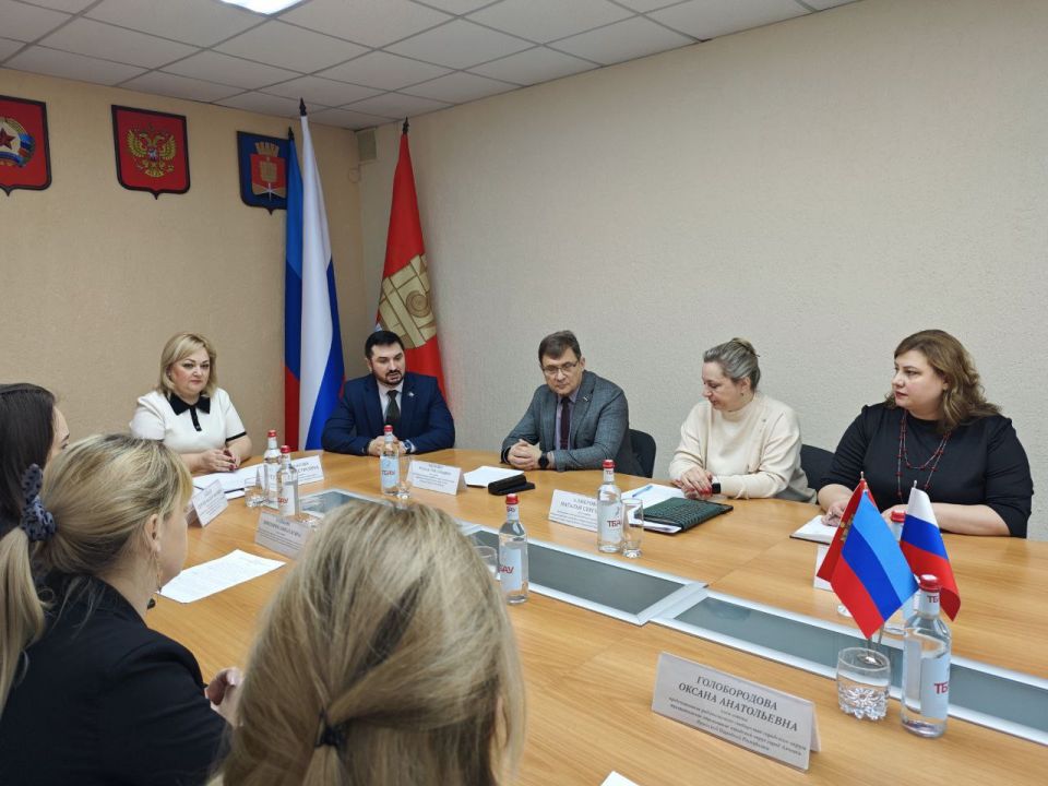 Роман Лысенко: 27 февраля в стенах Администрации городского округа город Алчевск собрался Муниципальный координационный совет Роман Лысенко: 27 февраля в стенах Администрации городского округа город Алчевск собрался Муниципальный координационный совет