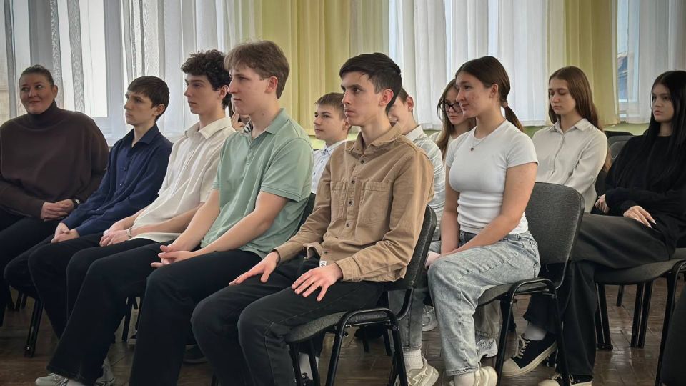 Штаб общественной поддержки партии «Единая Россия» и Нотариальная палата ЛНР провели лекцию для старшеклассников в ГБОУ ЛНР «Луганская средняя школа №5 имени В.И. Даля»на тему «Электронный нотариат и доказательства в... Штаб общественной поддержки партии «Единая Россия» и Нотариальная палата ЛНР провели лекцию для старшеклассников в ГБОУ ЛНР «Луганская средняя школа №5 имени В.И. Даля»на тему «Электронный нотариат и доказательства в...