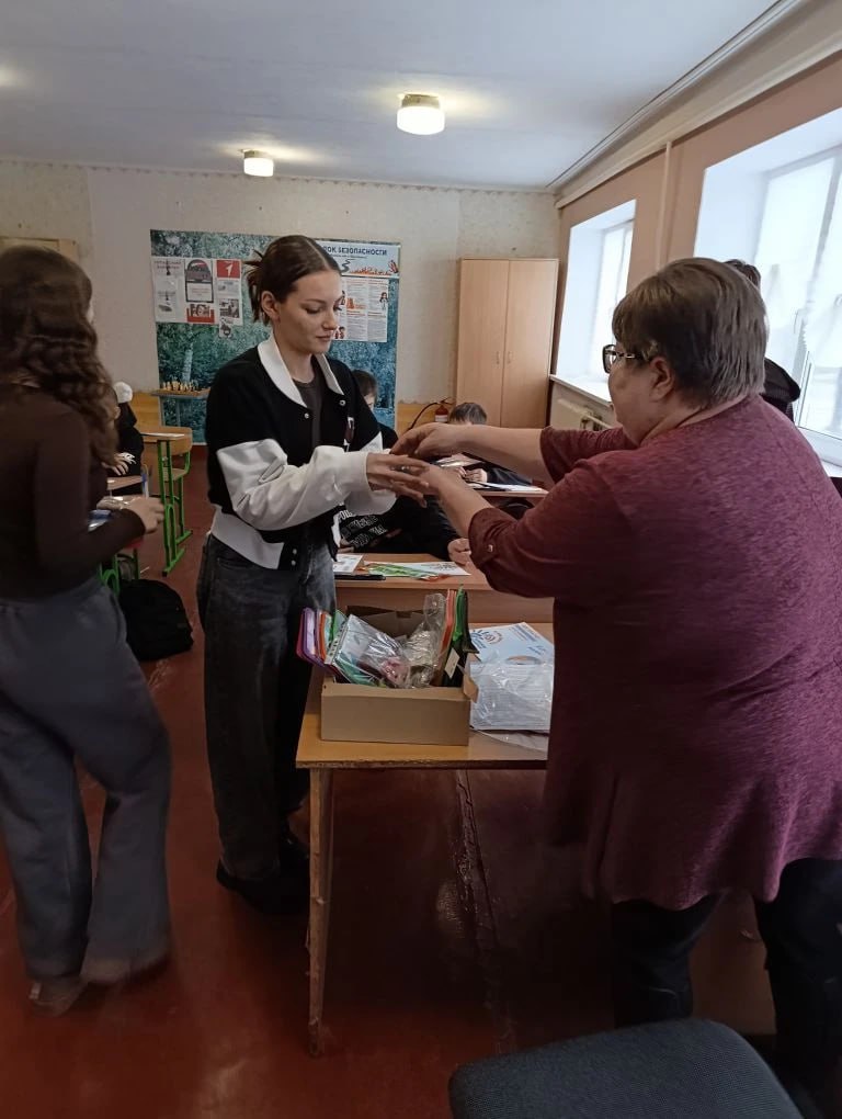 ГБОУ ЛНР " СЛСШ с Передельское " с лекцией "Телефон доверия" посетила специалист по социальной работе Станично - Луганского филиала ГКУ ЛНР "Семейный центр" Хафизова Елена Валерьевна ГБОУ ЛНР " СЛСШ с Передельское " с лекцией "Телефон доверия" посетила специалист по социальной работе Станично - Луганского филиала ГКУ ЛНР "Семейный центр" Хафизова Елена Валерьевна