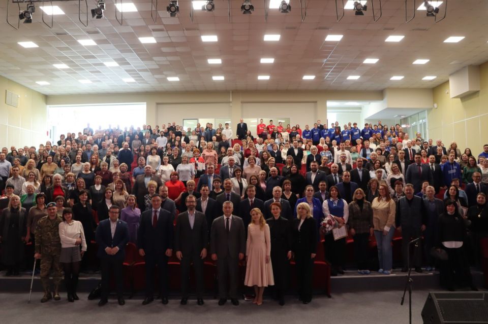 Дарья Лантратова: Политшколу на Байкале провели в крупнейшем образовательном учреждении, построенном по Народной программе Единой России Дарья Лантратова: Политшколу на Байкале провели в крупнейшем образовательном учреждении, построенном по Народной программе Единой России