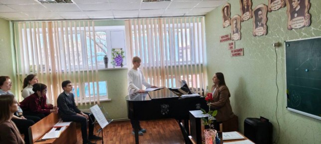 Академия Матусовского подарила воспитанникам Перевальской ДШИ музыкальный вечер