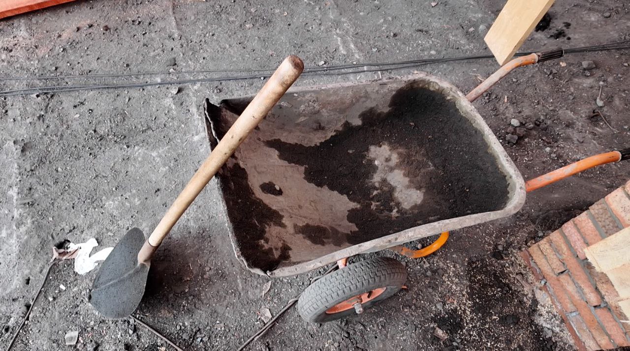 Около 40 кубов мусора вывезли специалисты компании «СТИЛЛ» с кровли на Коцюбинского, 4 в Молодогвардейске Около 40 кубов мусора вывезли специалисты компании «СТИЛЛ» с кровли на Коцюбинского, 4 в Молодогвардейске