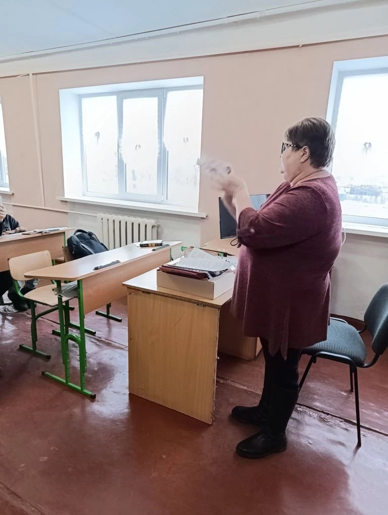 ГБОУ ЛНР " СЛСШ с Передельское " с лекцией "Телефон доверия" посетила специалист по социальной работе Станично - Луганского филиала ГКУ ЛНР "Семейный центр" Хафизова Елена Валерьевна