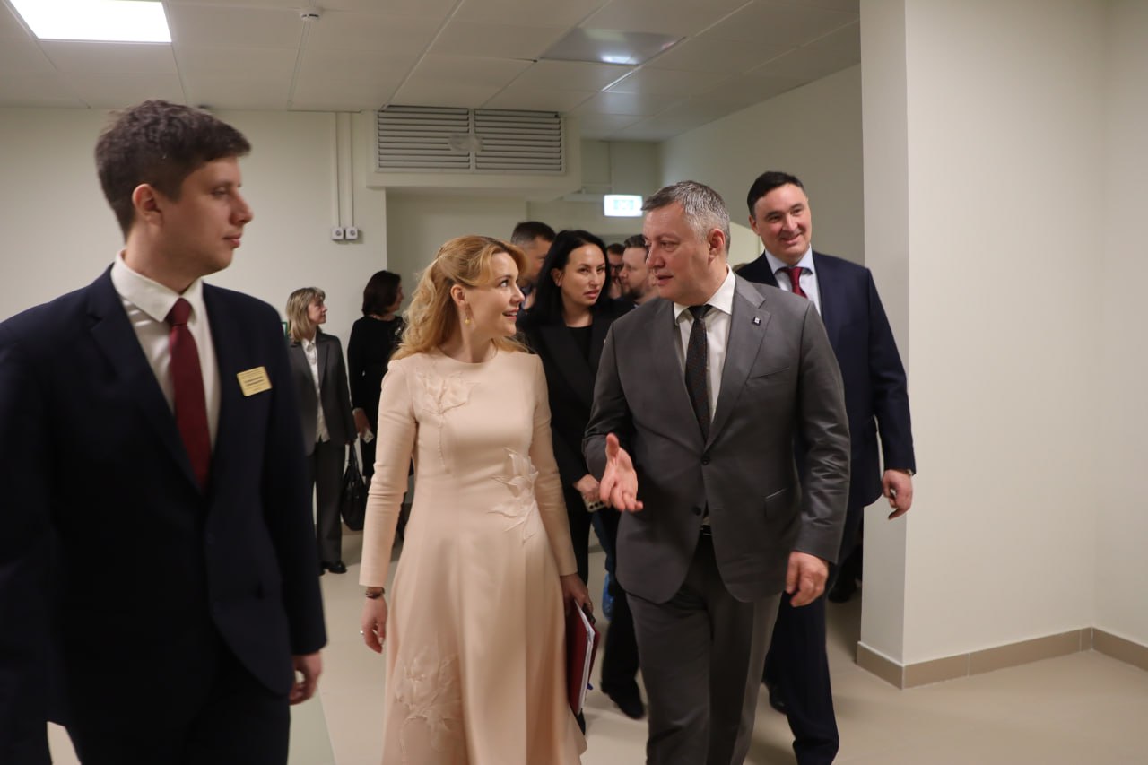 Дарья Лантратова: Политшколу на Байкале провели в крупнейшем образовательном учреждении, построенном по Народной программе Единой России Дарья Лантратова: Политшколу на Байкале провели в крупнейшем образовательном учреждении, построенном по Народной программе Единой России