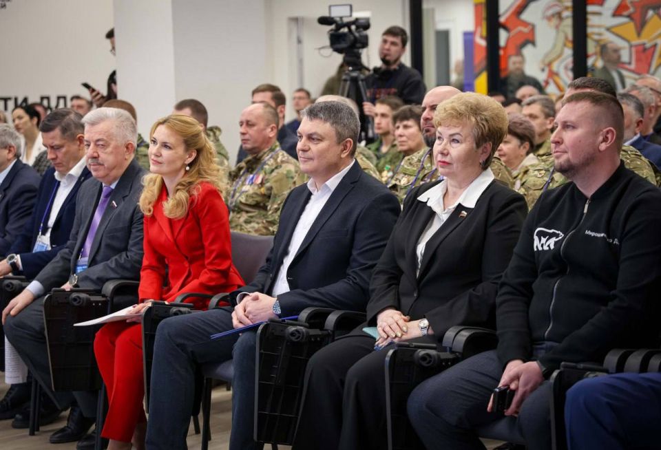 Глава ЛНР Леонид Пасечник поручил начать подготовку к участию региона в выборах в Государственную Думу. Об этом из луганского Дома молодежи, где состоялся отчетный форум партии «Единая Россия», передает корреспондент ЛИЦ Глава ЛНР Леонид Пасечник поручил начать подготовку к участию региона в выборах в Государственную Думу. Об этом из луганского Дома молодежи, где состоялся отчетный форум партии «Единая Россия», передает корреспондент ЛИЦ