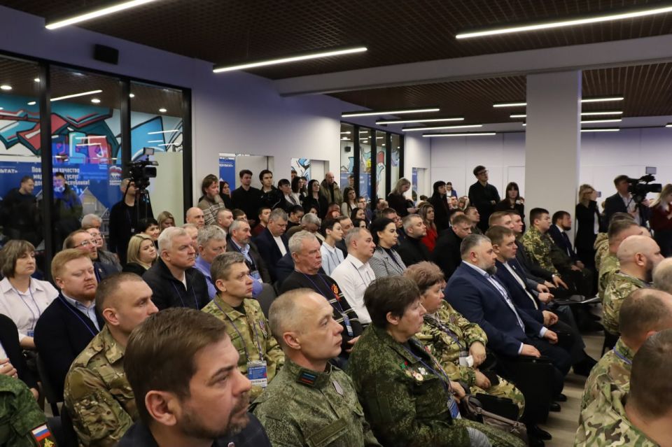 Наталия Жулинская: Сегодня вместе с коллегами и однопартийцами в составе делегации от Стаханова приняла участие в масштабном отчетном форуме «Единой России» Наталия Жулинская: Сегодня вместе с коллегами и однопартийцами в составе делегации от Стаханова приняла участие в масштабном отчетном форуме «Единой России»