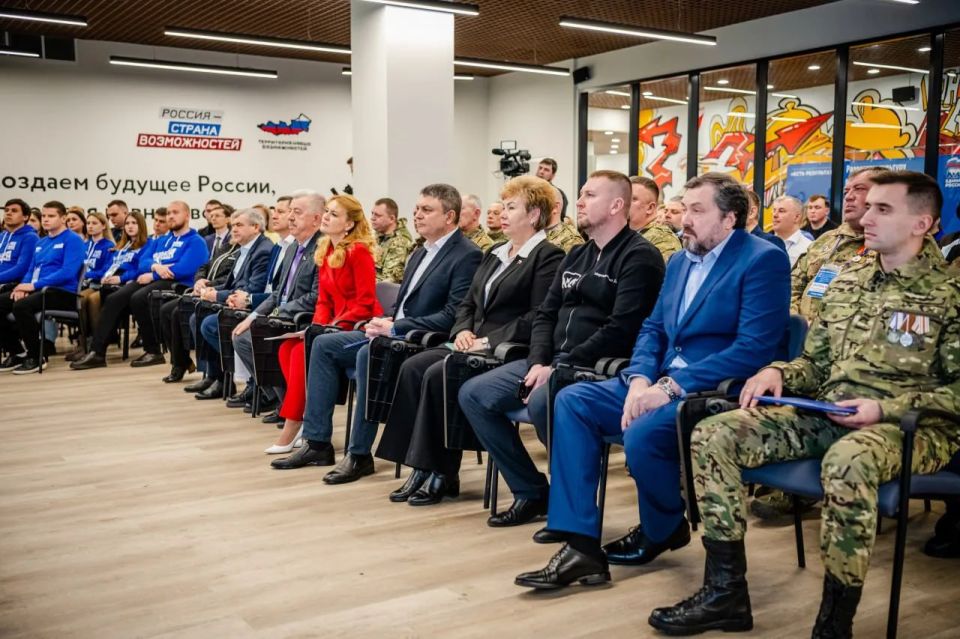 В ЛНР к 12-й годовщине Русской весны прошёл форум партии «Единая Россия» по итогам работы трехлетней Народной программы В ЛНР к 12-й годовщине Русской весны прошёл форум партии «Единая Россия» по итогам работы трехлетней Народной программы
