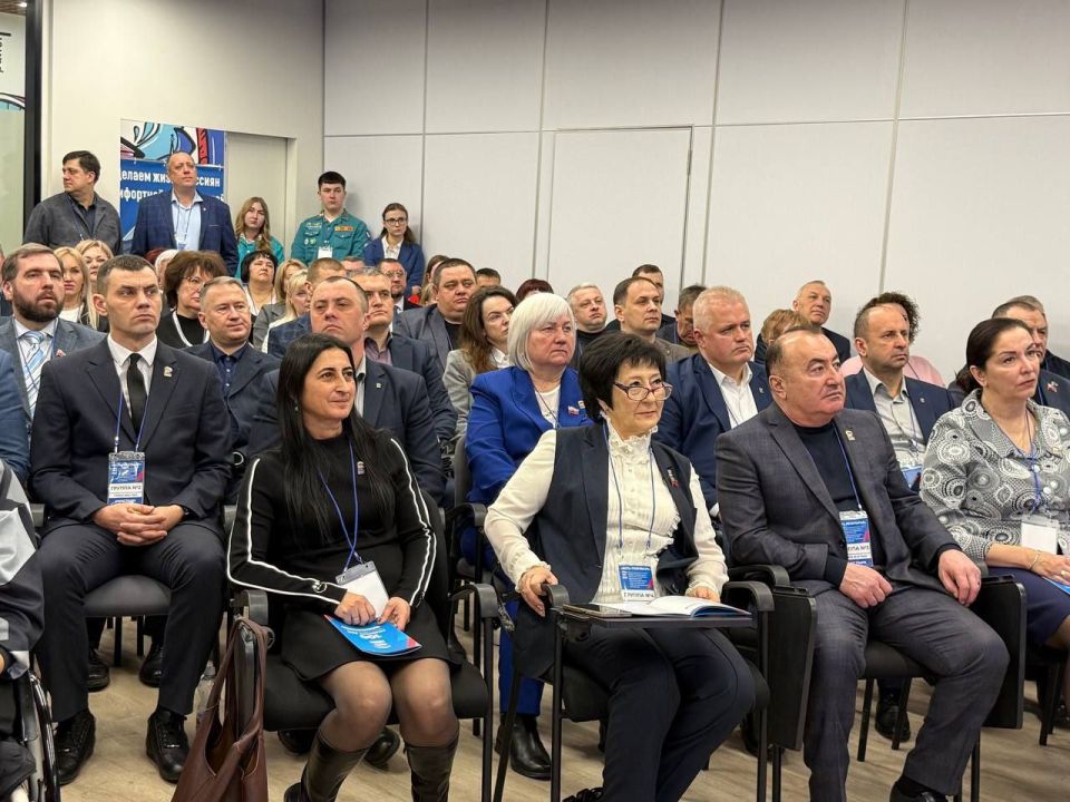 Константин Бутримов: Сегодня в Луганской Народной Республике стартовал сбор предложений для обновлённой Народной программы «Единой России»! Константин Бутримов: Сегодня в Луганской Народной Республике стартовал сбор предложений для обновлённой Народной программы «Единой России»!
