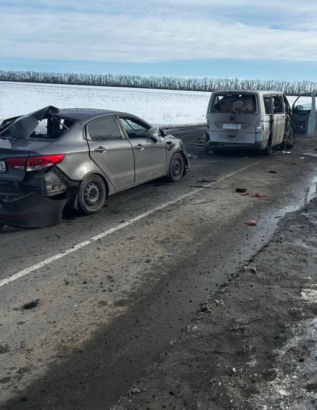 Дрон ВСУшников атаковал гражданские автомобили в Марковском округе Дрон ВСУшников атаковал гражданские автомобили в Марковском округе