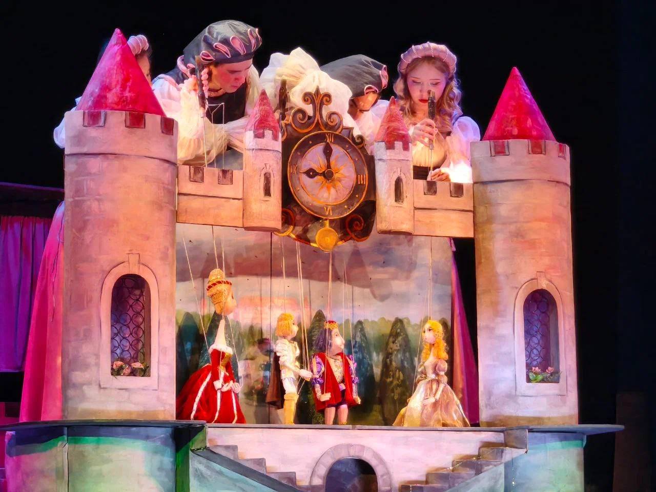 В Луганском театре кукол с аншлагом прошла премьера восстановленного спектакля «Принцесса на горошине»