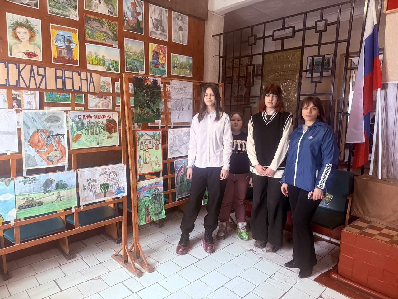 Выставка детских рисунков, посвященная акции «Русская весна – начало пути домой» Выставка детских рисунков, посвященная акции «Русская весна – начало пути домой»