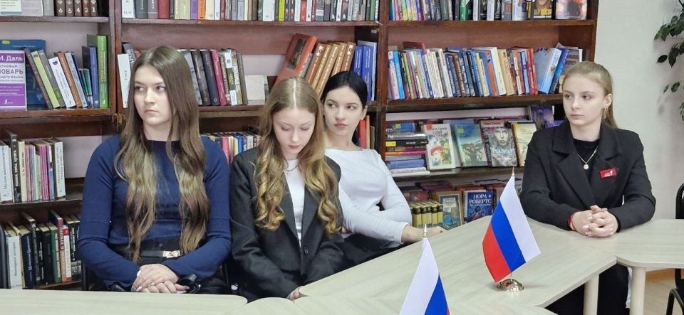 К Всемирному дню писателя в Славяносербской библиотеке состоялось вдохновляющее занятие К Всемирному дню писателя в Славяносербской библиотеке состоялось вдохновляющее занятие