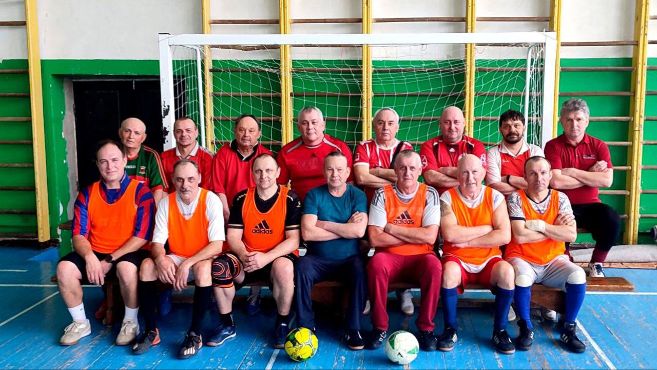 В Краснодоне ветераны спорта приняли участие в футбольном турнире В Краснодоне ветераны спорта приняли участие в футбольном турнире