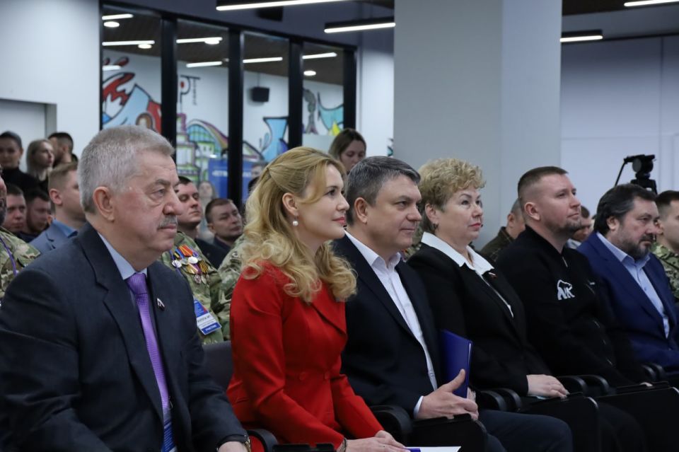 В Луганске состоялся региональный отчетный форум по реализации народной программы «Единой России» в ЛНР «Есть результат» В Луганске состоялся региональный отчетный форум по реализации народной программы «Единой России» в ЛНР «Есть результат»