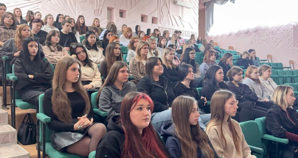 Молодежный центр расширяет горизонты: Молодежный центр расширяет горизонты: