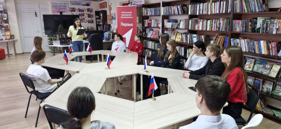 К Всемирному дню писателя в Славяносербской библиотеке состоялось вдохновляющее занятие К Всемирному дню писателя в Славяносербской библиотеке состоялось вдохновляющее занятие