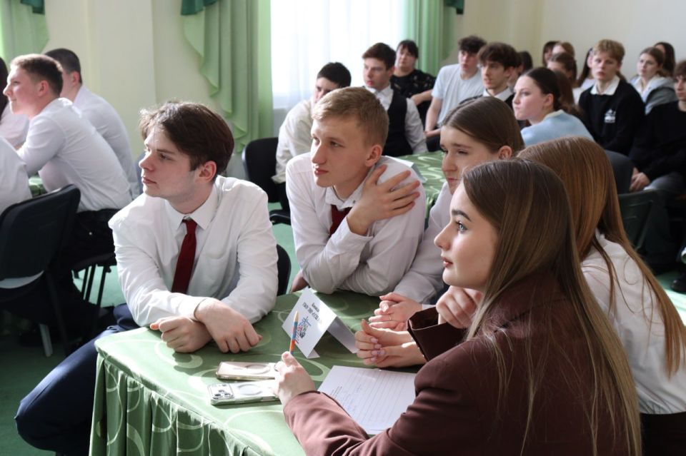 Школьники сыграли в квиз о традициях народов России Школьники сыграли в квиз о традициях народов России