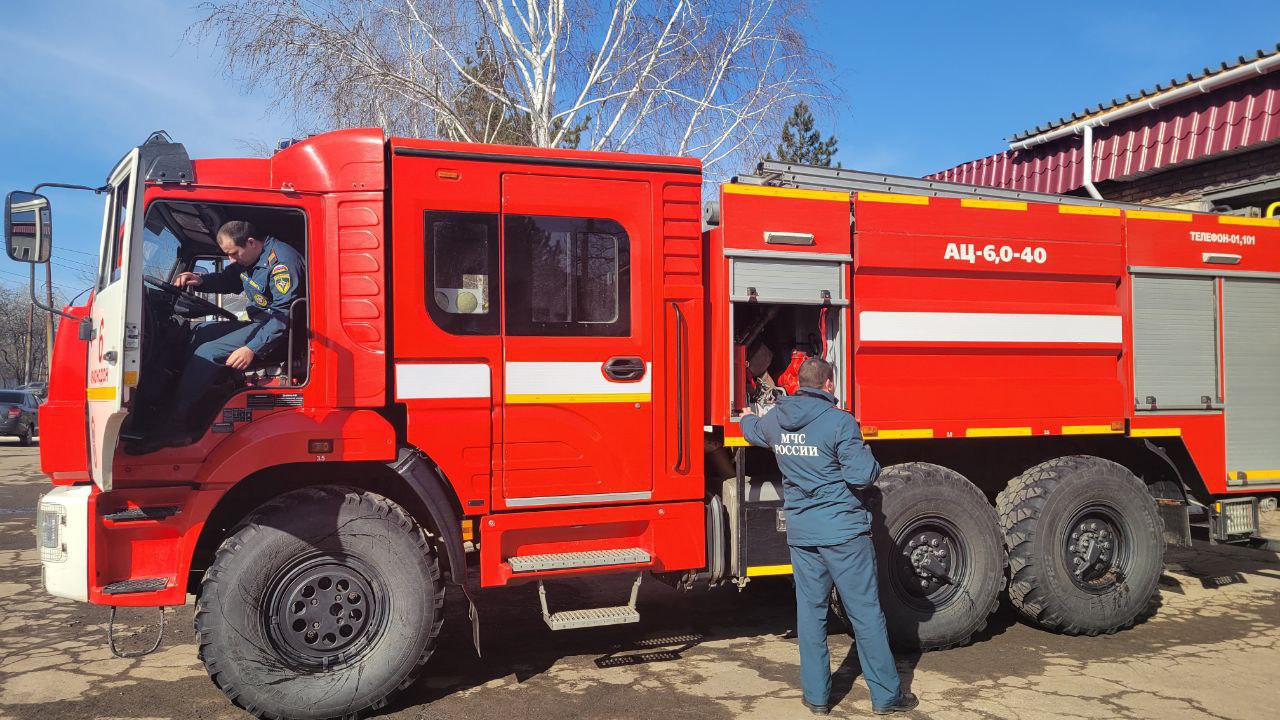 В рамках партпроекта «Моя карьера с Единой Россией» учащиеся Краснодонской средней школы №1 им. М. Горького посетили расположение МЧС В рамках партпроекта «Моя карьера с Единой Россией» учащиеся Краснодонской средней школы №1 им. М. Горького посетили расположение МЧС