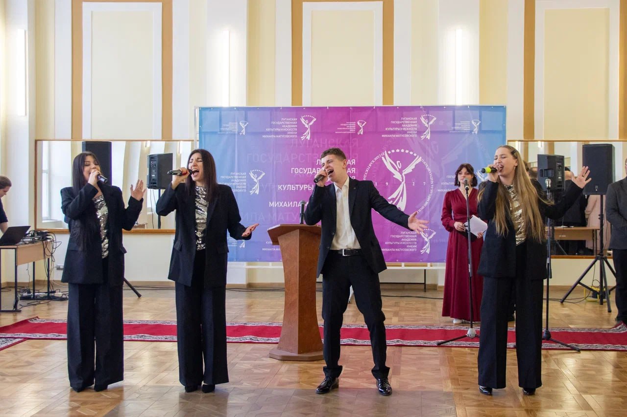 Сегодня в Академии Матусовского состоялось особенное событие — торжественное вручение дипломов выпускникам заочного отделения Сегодня в Академии Матусовского состоялось особенное событие — торжественное вручение дипломов выпускникам заочного отделения