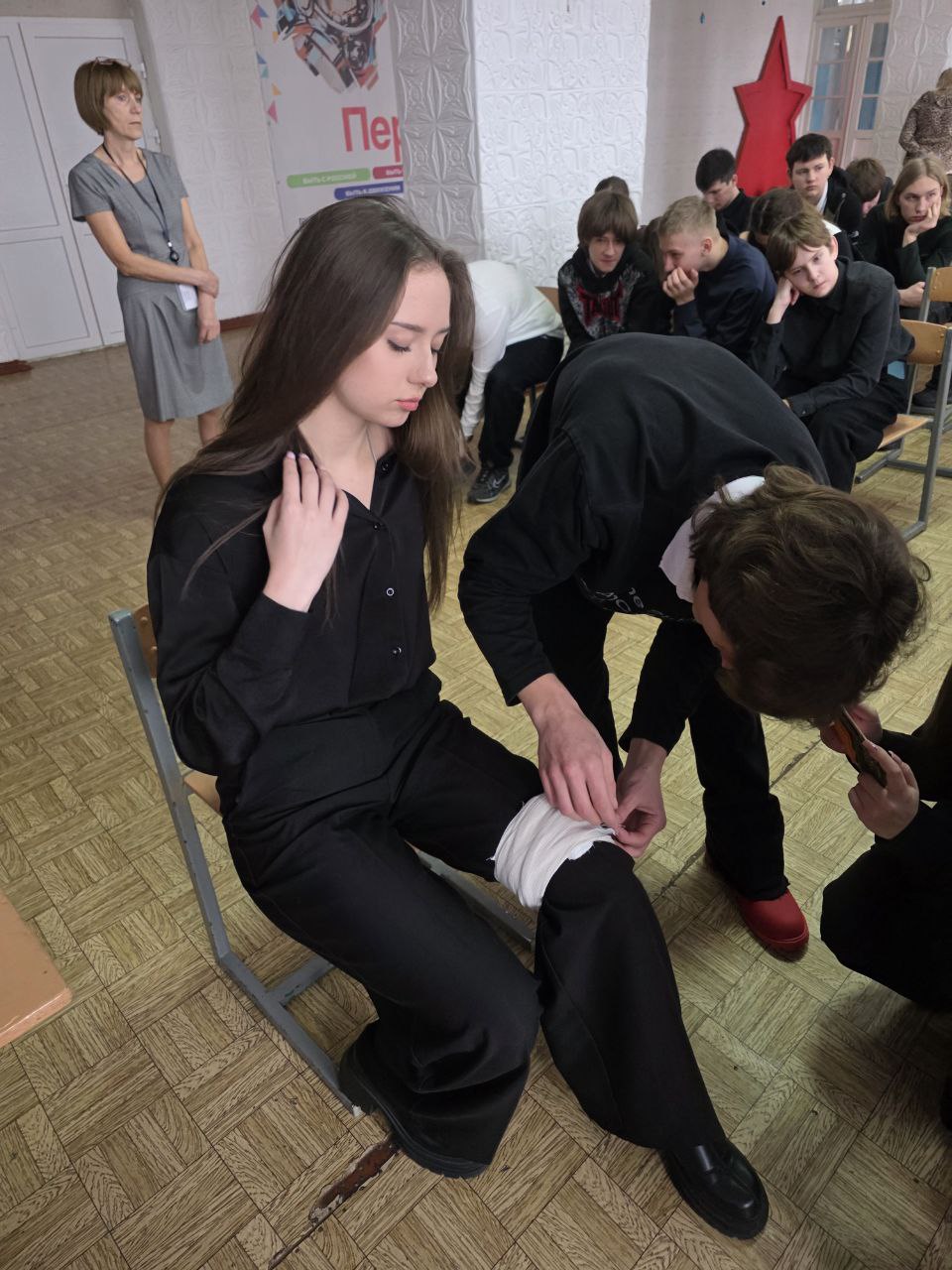 Специалисты Свердловского филиала Луганского центра медицины катастроф продолжают серию мастер-классов Специалисты Свердловского филиала Луганского центра медицины катастроф продолжают серию мастер-классов