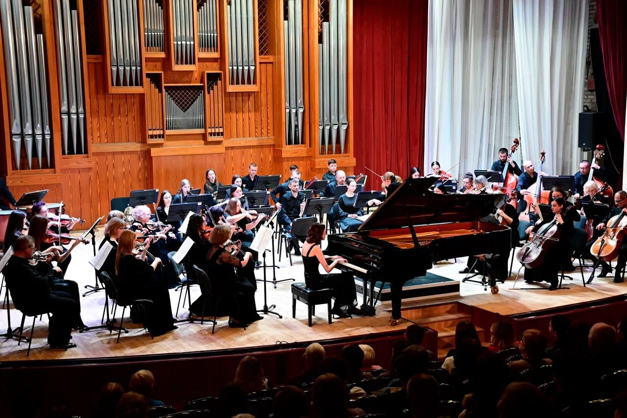 Гармония мелодичности: в Луганской филармонии звучали шедевры Брамса и Бетховена