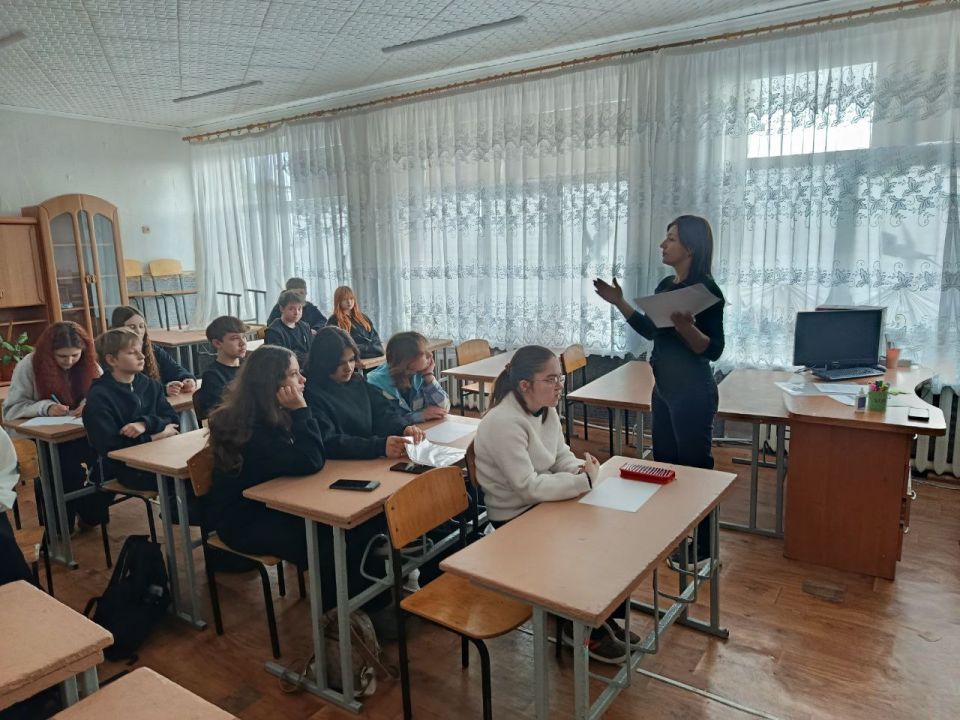 В Ровеньковской школе №3 состоялось важное и очень актуальное мероприятие – профилактическое занятие с элементами тренинга под названием "В нашем обществе нет места терроризму" В Ровеньковской школе №3 состоялось важное и очень актуальное мероприятие – профилактическое занятие с элементами тренинга под названием "В нашем обществе нет места терроризму"