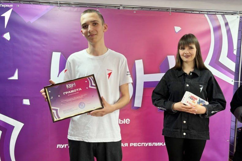 Первые из Свердловска показали свой юмор на сцене Первые из Свердловска показали свой юмор на сцене