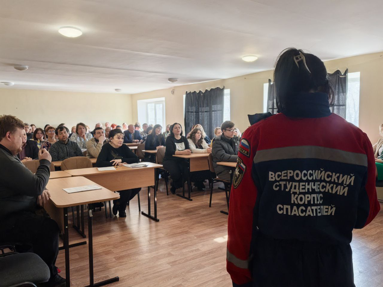 Добровольцы студенческого спасательного отряда «СТИмул» провели для сотрудников института практический инструктаж по действиям в чрезвычайных ситуациях Добровольцы студенческого спасательного отряда «СТИмул» провели для сотрудников института практический инструктаж по действиям в чрезвычайных ситуациях