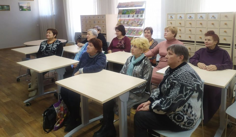 В Краснолучской центральной городской библиотеке им. Н.К. Крупской прошло музыкальное мероприятие «Один раз в год сады цветут», посвященное 90-летию Анны Герман В Краснолучской центральной городской библиотеке им. Н.К. Крупской прошло музыкальное мероприятие «Один раз в год сады цветут», посвященное 90-летию Анны Герман