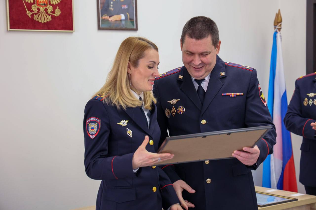 111111 Начальник ЭКЦ МВД по субъекту Сергей Серго вручил коллегам заслуженные награды 111111 Начальник ЭКЦ МВД по субъекту Сергей Серго вручил коллегам заслуженные награды