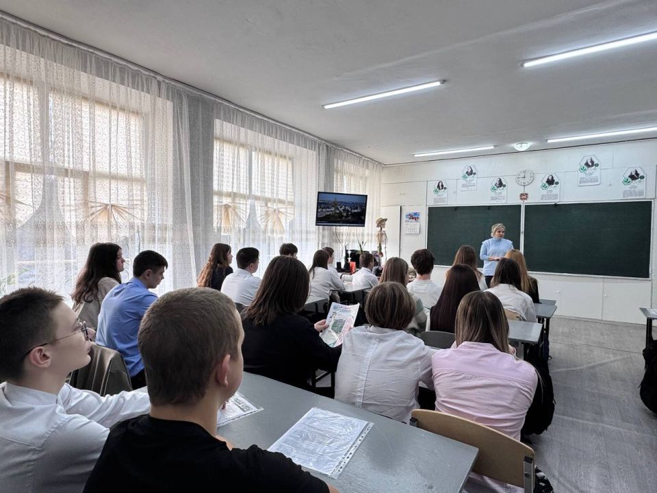 В Ровеньковской школе № 6 им. О.В. Анащенко состоялась важная профориентационная встреча, в ходе которой учащиеся выпускных классов познакомились с Воронежским государственным лесотехническим университетом (ВГЛУ) В Ровеньковской школе № 6 им. О.В. Анащенко состоялась важная профориентационная встреча, в ходе которой учащиеся выпускных классов познакомились с Воронежским государственным лесотехническим университетом (ВГЛУ)