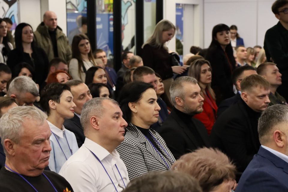 В Луганске состоялся региональный отчетный форум по реализации народной программы «Единой России» в ЛНР «Есть результат» В Луганске состоялся региональный отчетный форум по реализации народной программы «Единой России» в ЛНР «Есть результат»