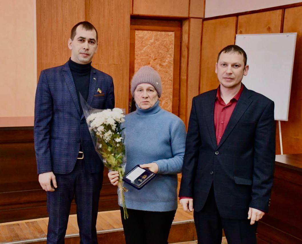 В ПЕРВОМАЙСКЕ ВРУЧИЛИ МЕДАЛЬ ЛДПР «МАТЬ СОЛДАТА»