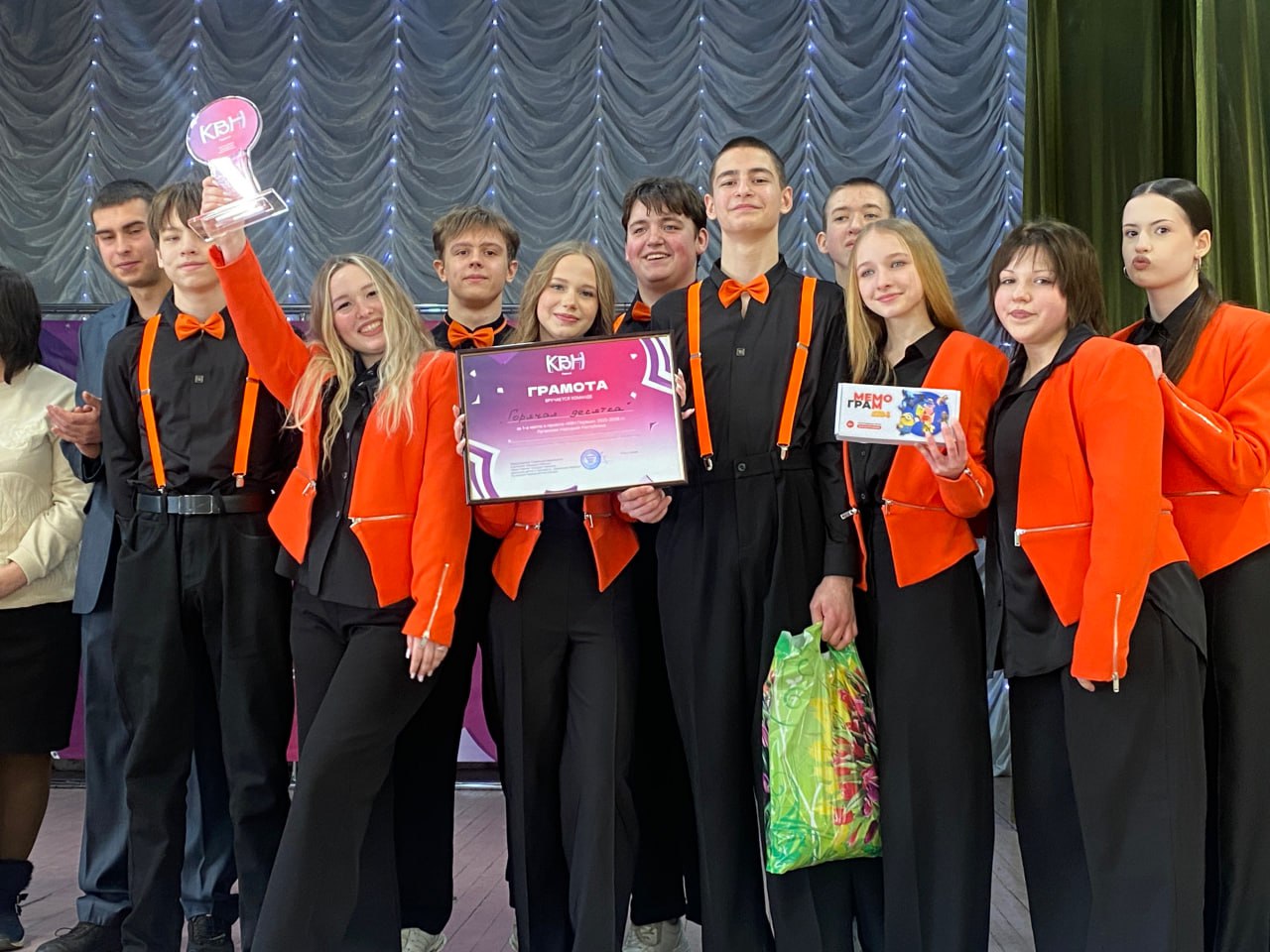 Долгожданный финал проекта «КВН. Первые» состоялся! За звание чемпионов боролись 4 сильнейшие команды, прошедшие через отбор Долгожданный финал проекта «КВН. Первые» состоялся! За звание чемпионов боролись 4 сильнейшие команды, прошедшие через отбор